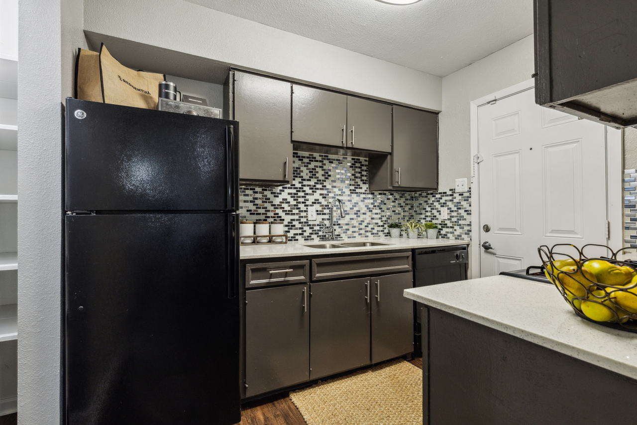 Zeke Apartments - Photo 3 of 18