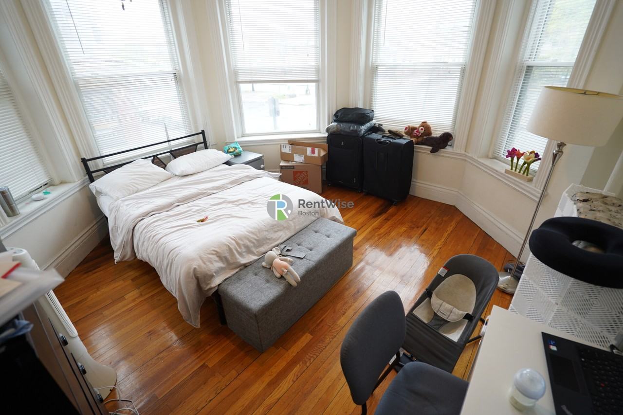 1302 Commonwealth Ave #7 - Photo 2 of 13