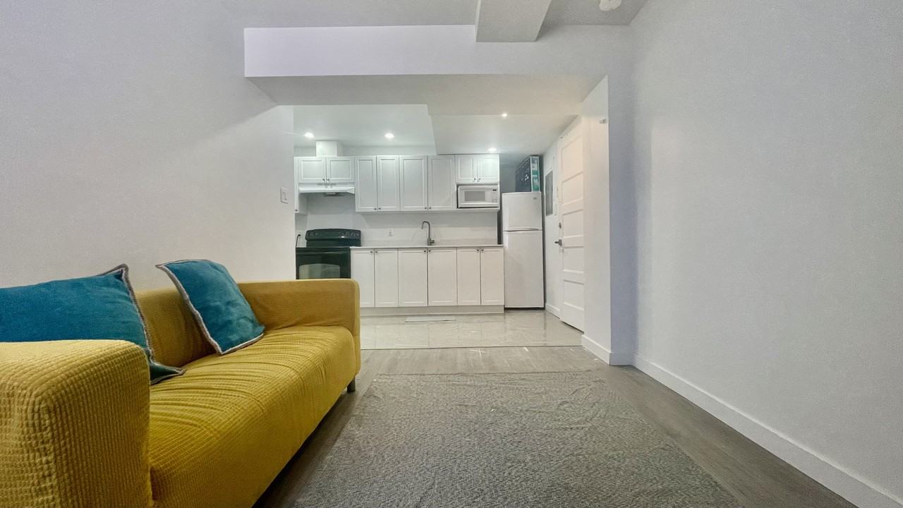 3785 Avenue Saint-Kevin - Photo 2 of 13