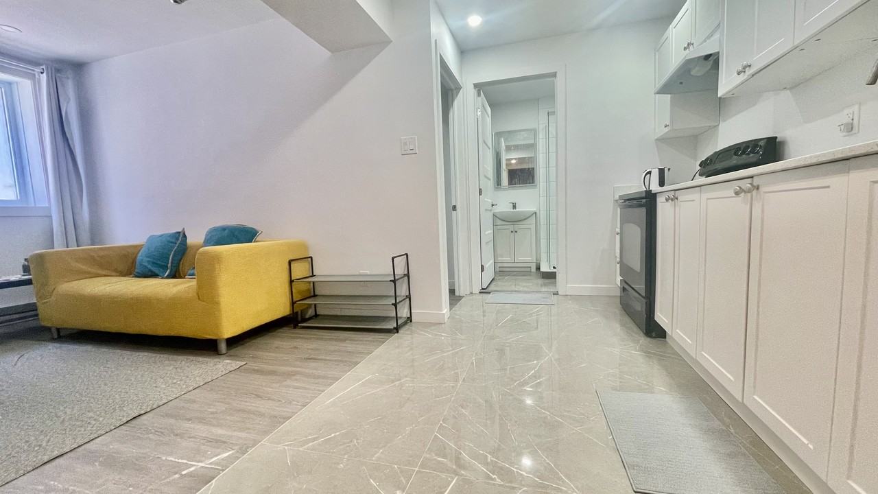 3785 Avenue Saint-Kevin - Photo 3 of 13