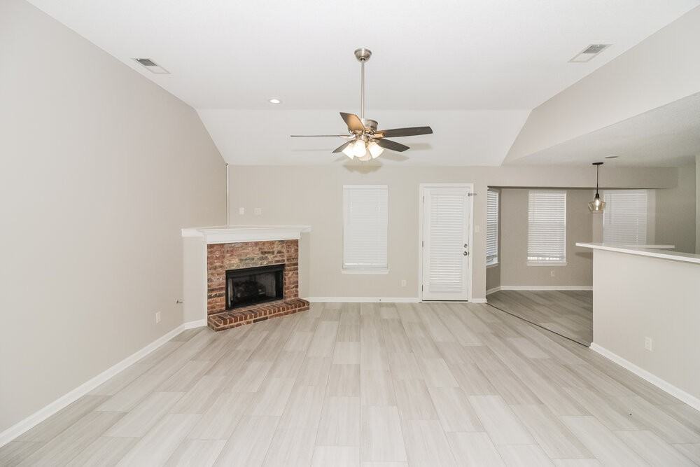 1143 Breezy Valley Dr - Photo 3 of 16