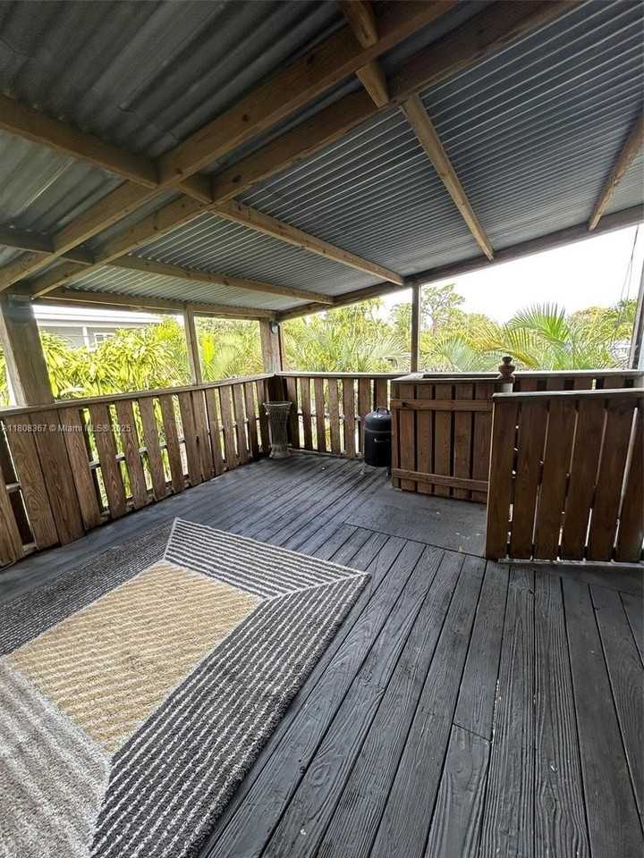 1531 Northeast 35th Street #3 - Photo 2 of 10