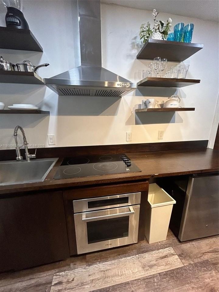 1531 Northeast 35th Street #3 - Photo 7 of 10