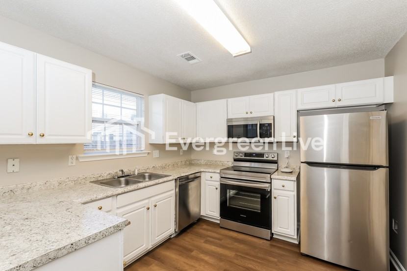 358 Coral Cir - Photo 5 of 15