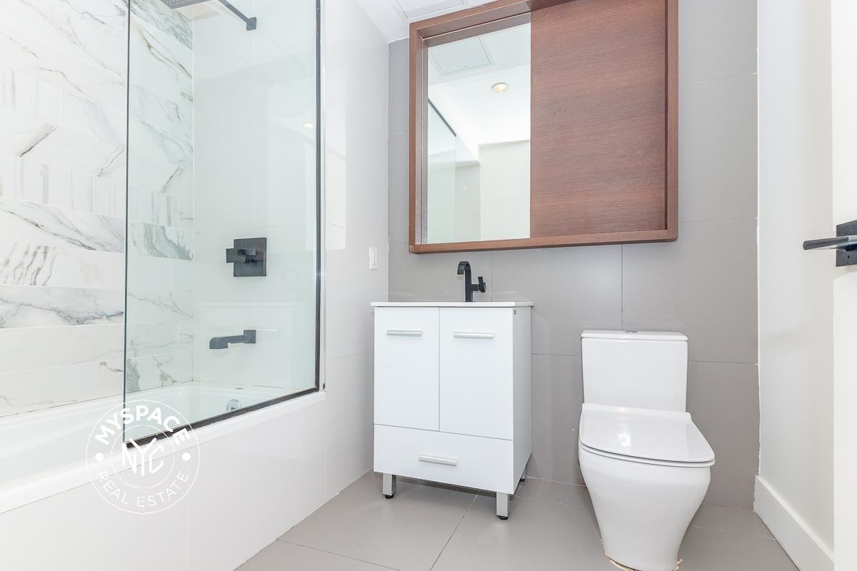 581 Ocean Pkwy #6B - Photo 3 of 10