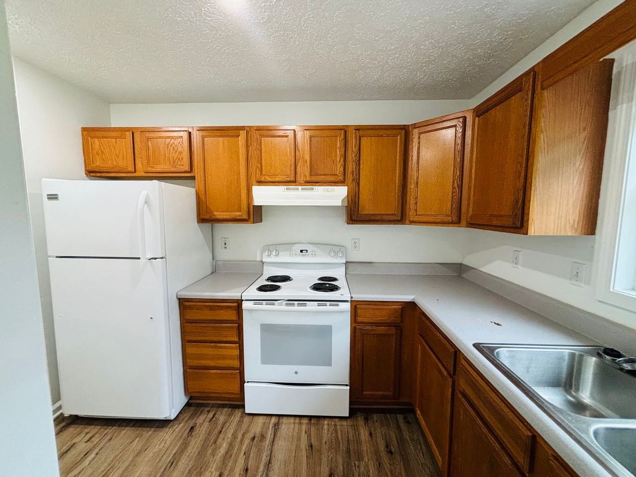 350 Wakeman Ct - Photo 2 of 16