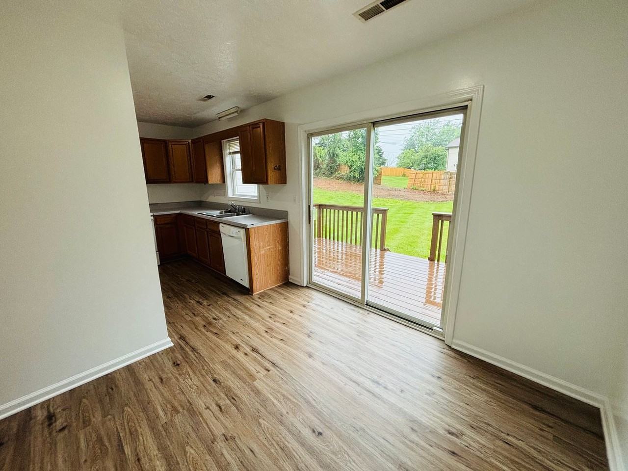350 Wakeman Ct - Photo 7 of 16