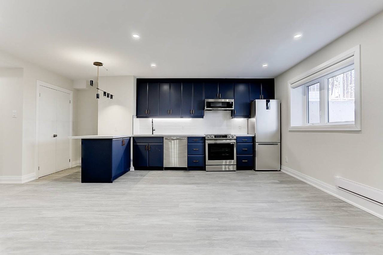 2071 Keele St - Photo 5 of 28