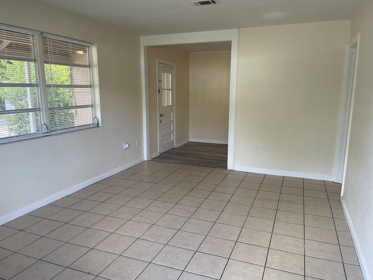 404 Forest Park Drive - Photo 2 of 7