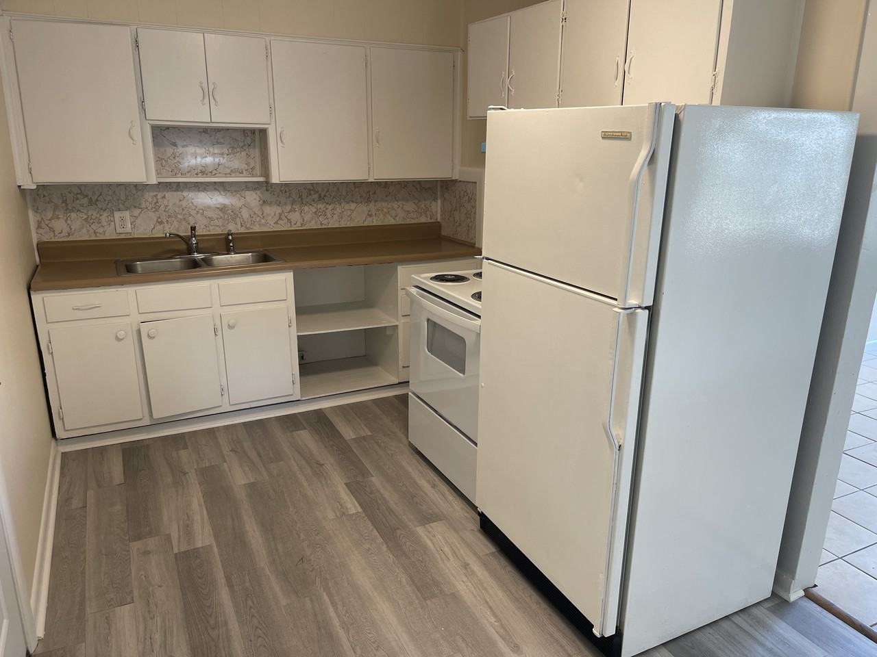 404 Forest Park Drive - Photo 3 of 7