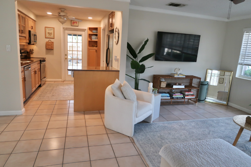 4571 Beacon Dr - Photo 3 of 20