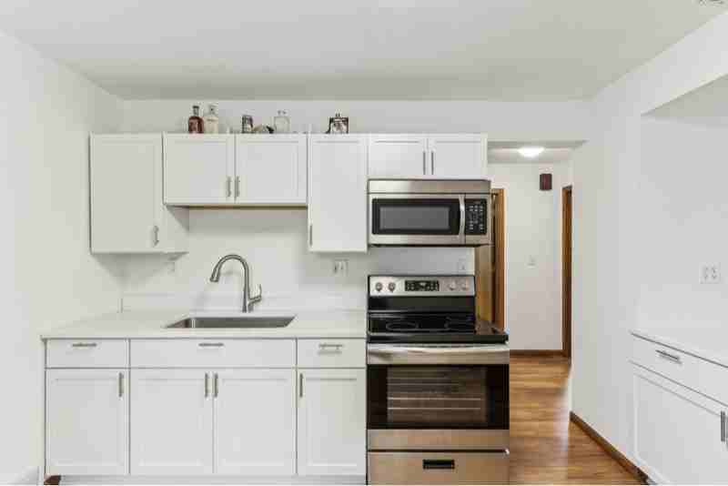 100 S Rochester St - Photo 2 of 7