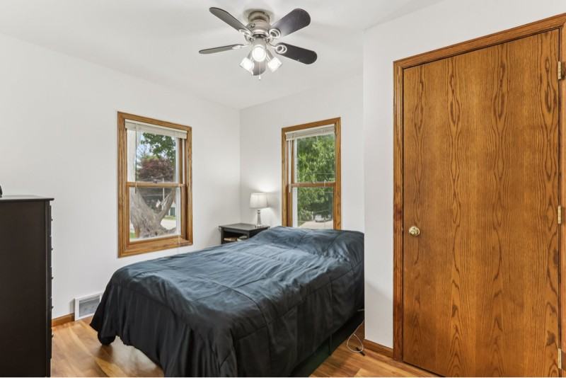 100 S Rochester St - Photo 3 of 7