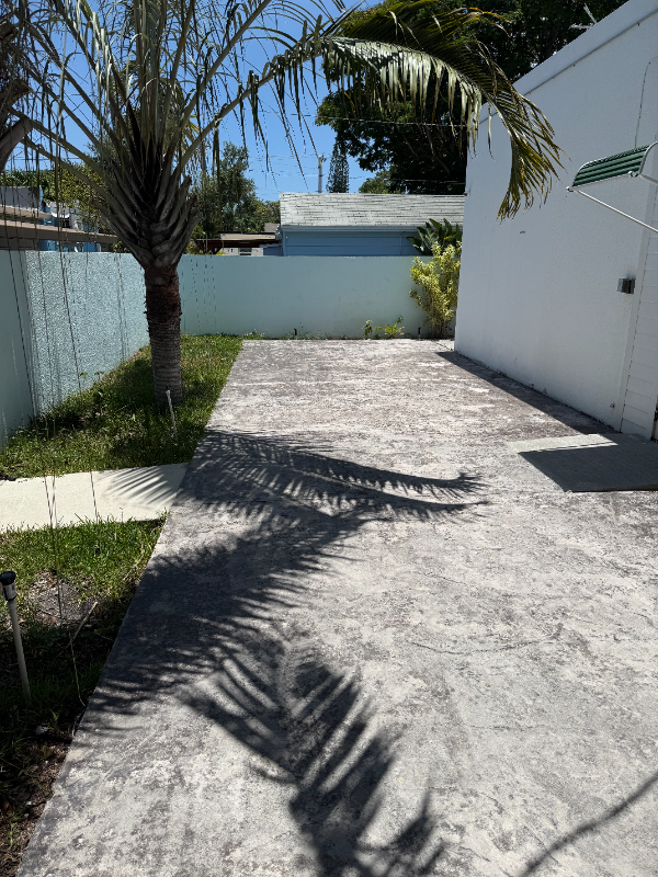 201 Se 19th St #201 - Photo 2 of 17