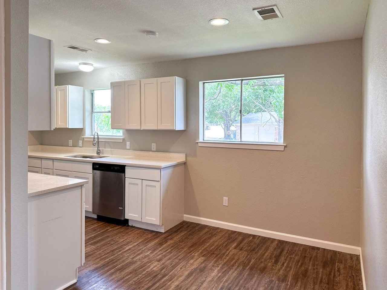 52083 Finley Rd - Photo 5 of 24