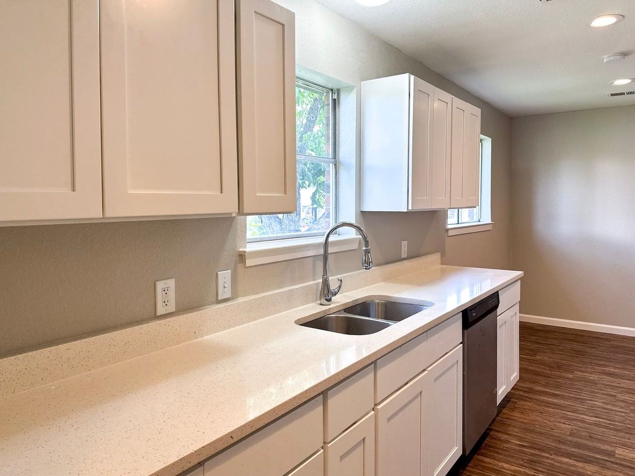 52083 Finley Rd - Photo 7 of 24
