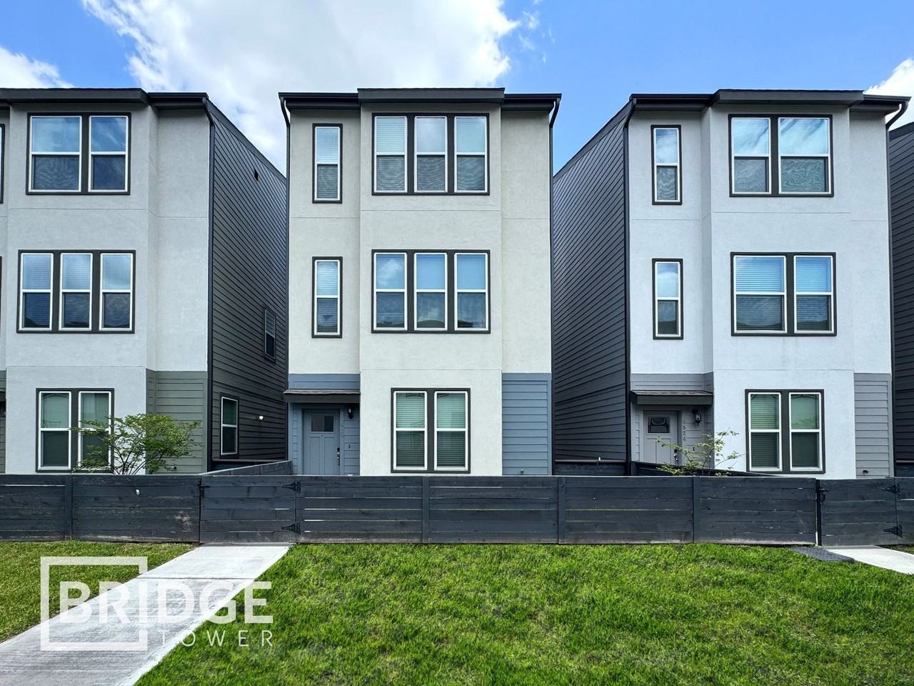 18520 Centro Row - Photo 2 of 26