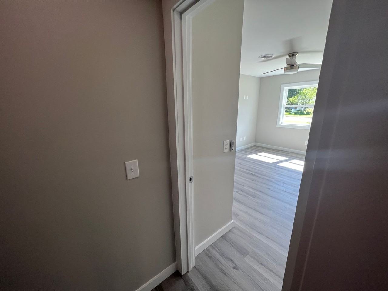 566 Kelly Rd - Photo 3 of 30