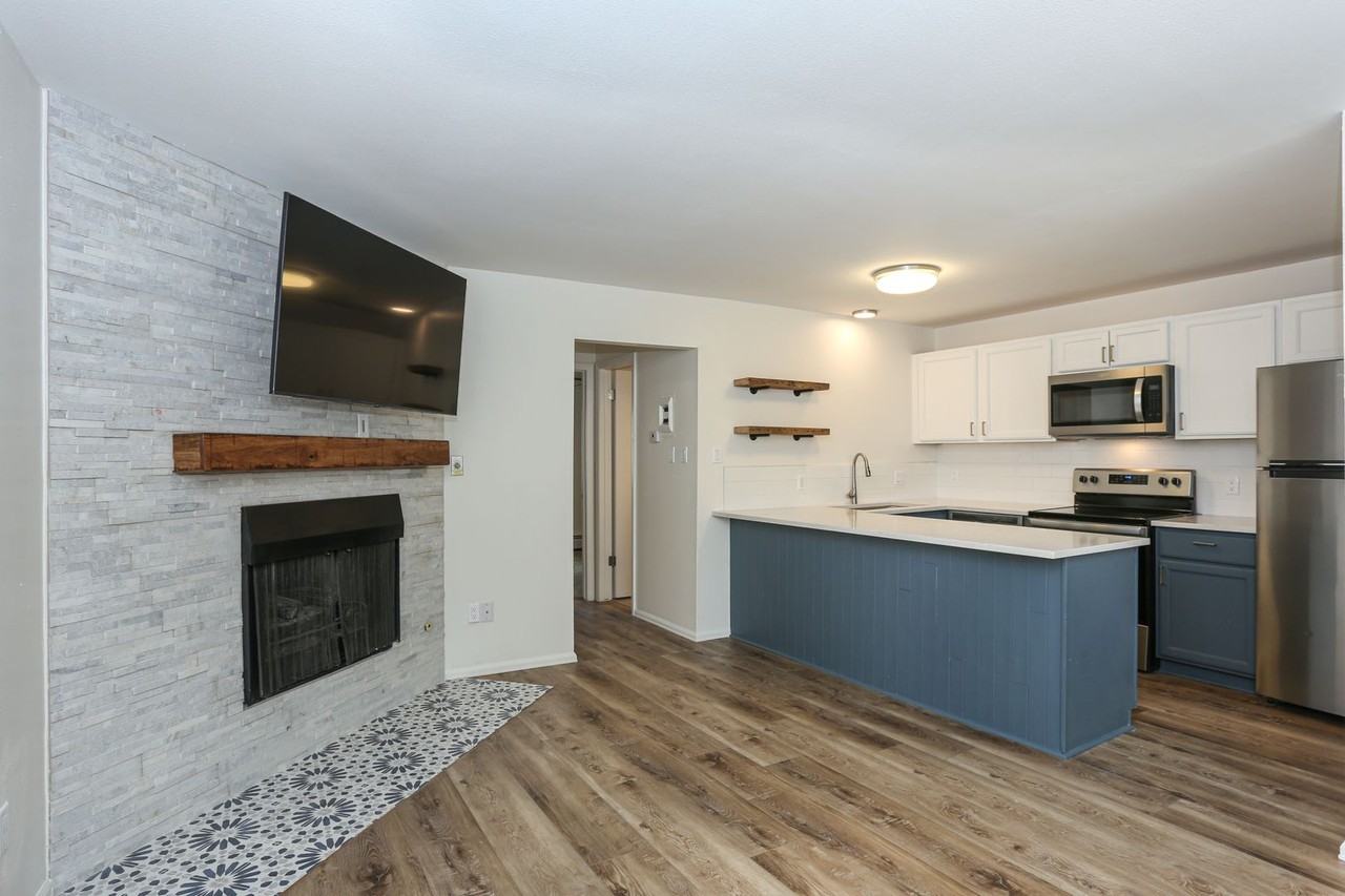 412 S Main St #223 - Photo 3 of 15