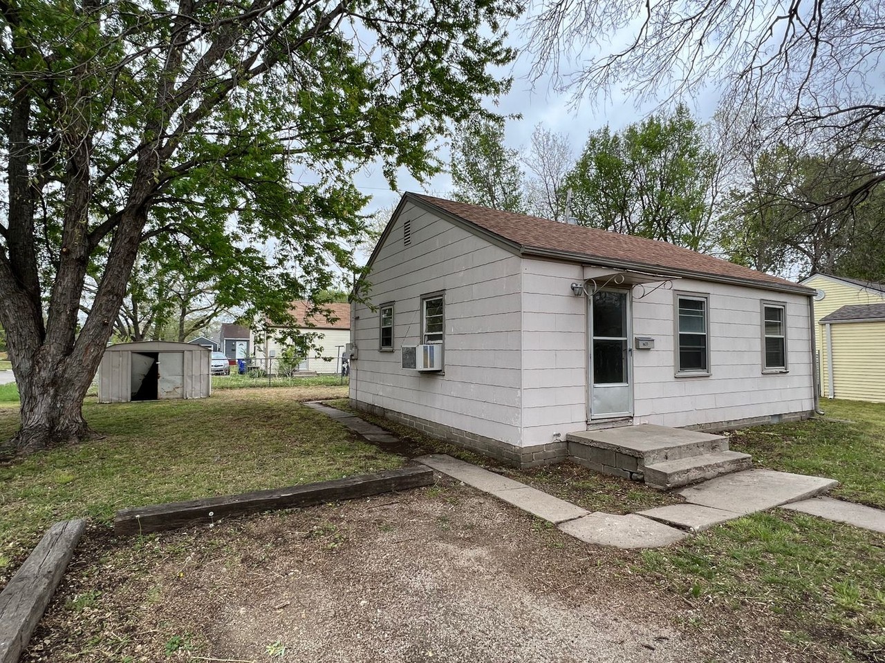 1633 N Madison St - Photo 2 of 13