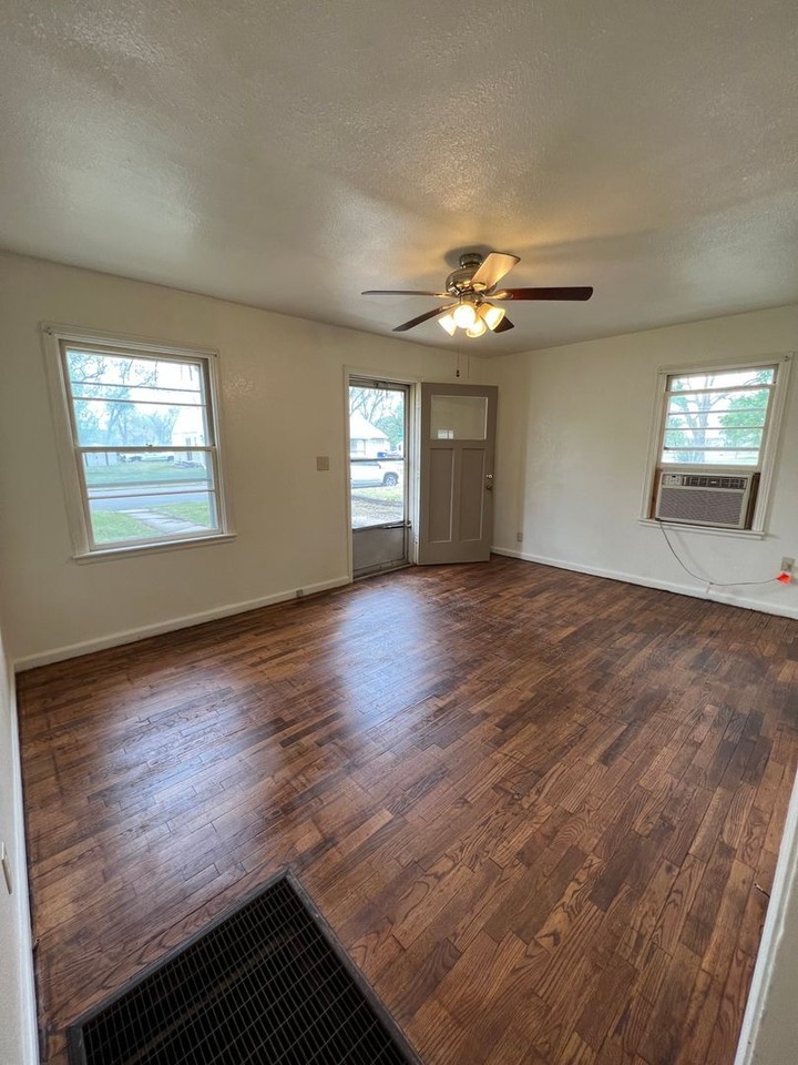 1633 N Madison St - Photo 3 of 13