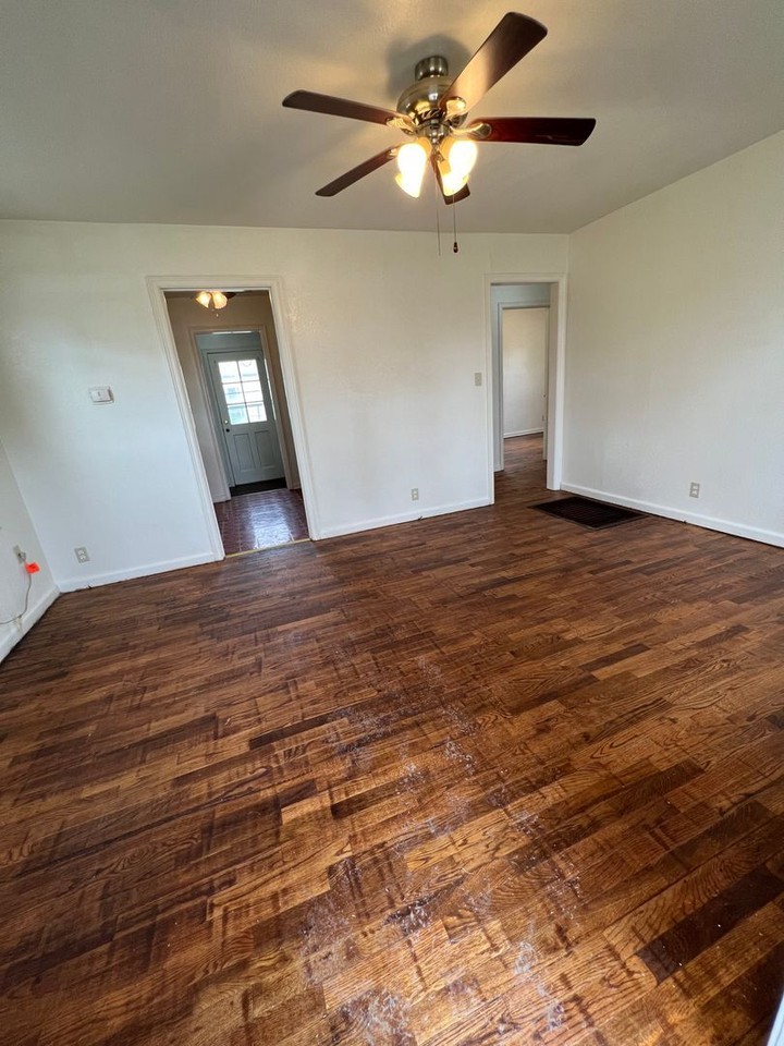 1633 N Madison St - Photo 4 of 13