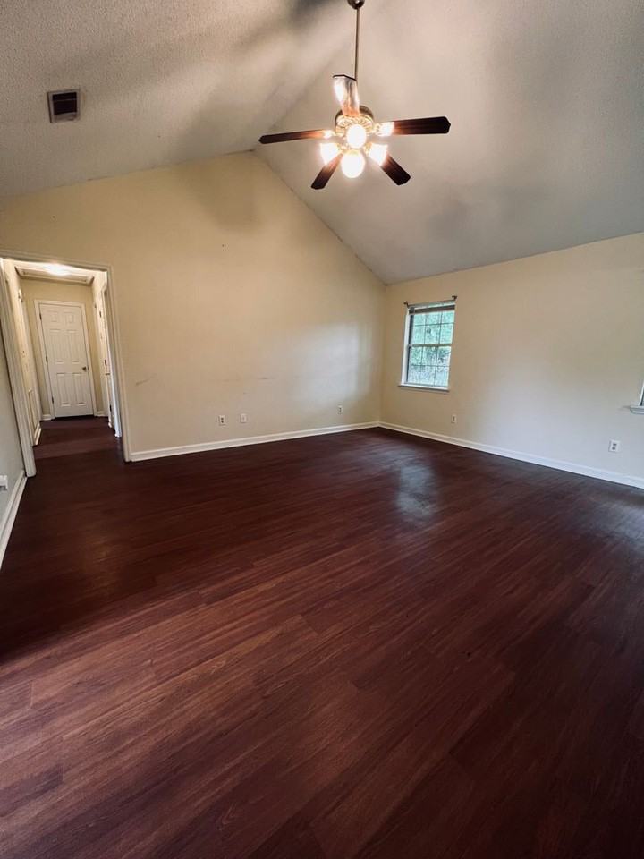 413 Jefferson Cir Se - Photo 2 of 15