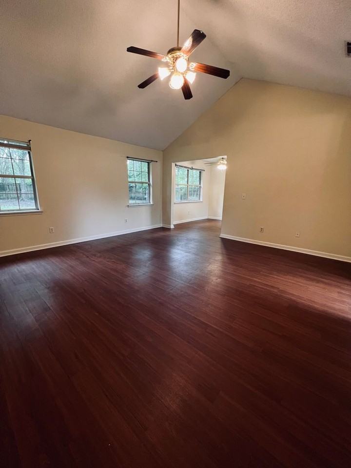 413 Jefferson Cir Se - Photo 3 of 15