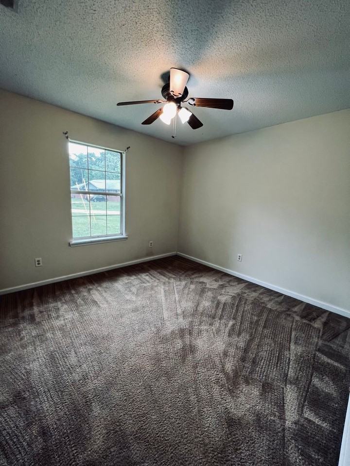 413 Jefferson Cir Se - Photo 6 of 15