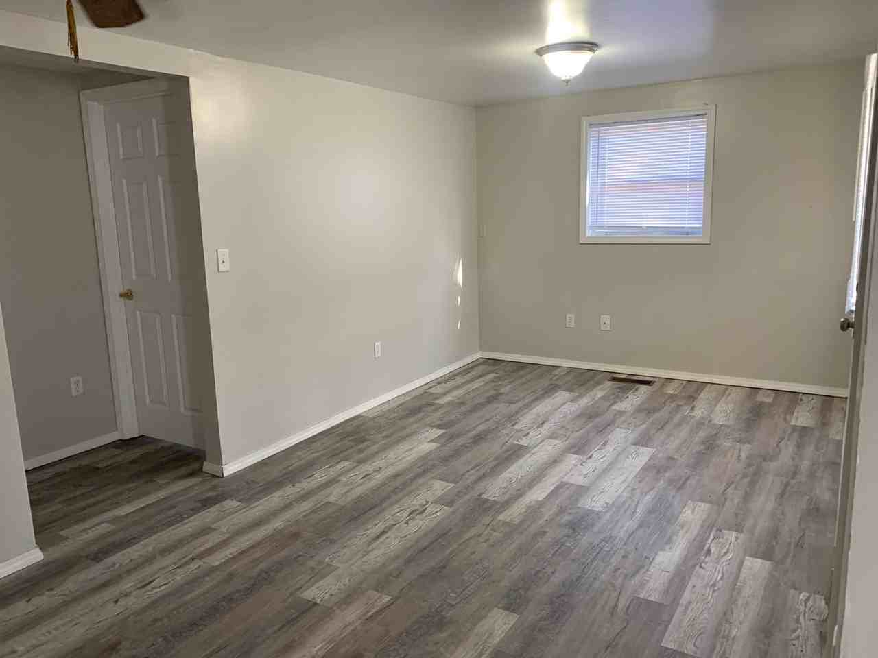 1428 1/2 W Harry St - Photo 2 of 9