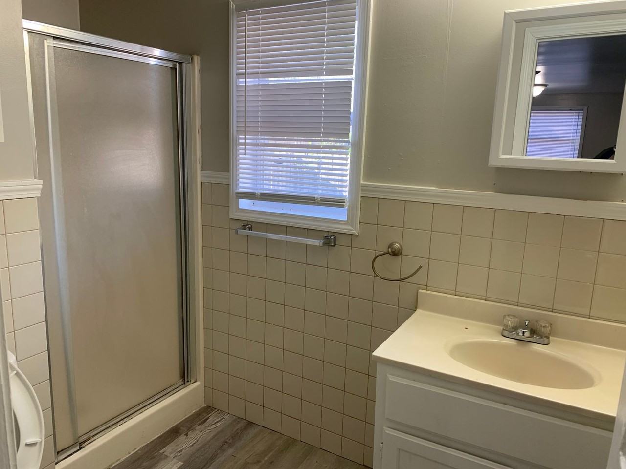 1428 1/2 W Harry St - Photo 3 of 9