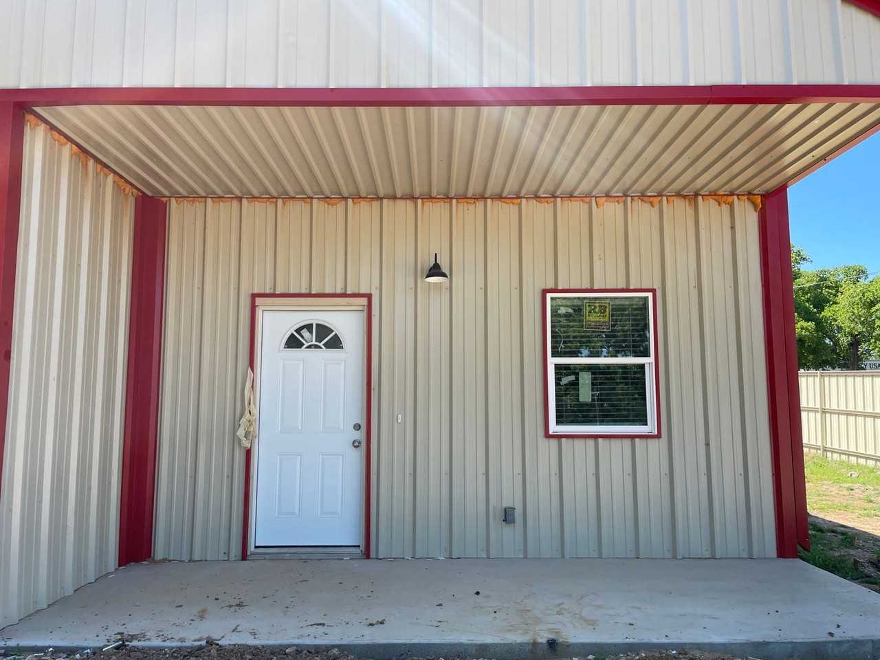 1006 Deer Ln - Photo 3 of 16