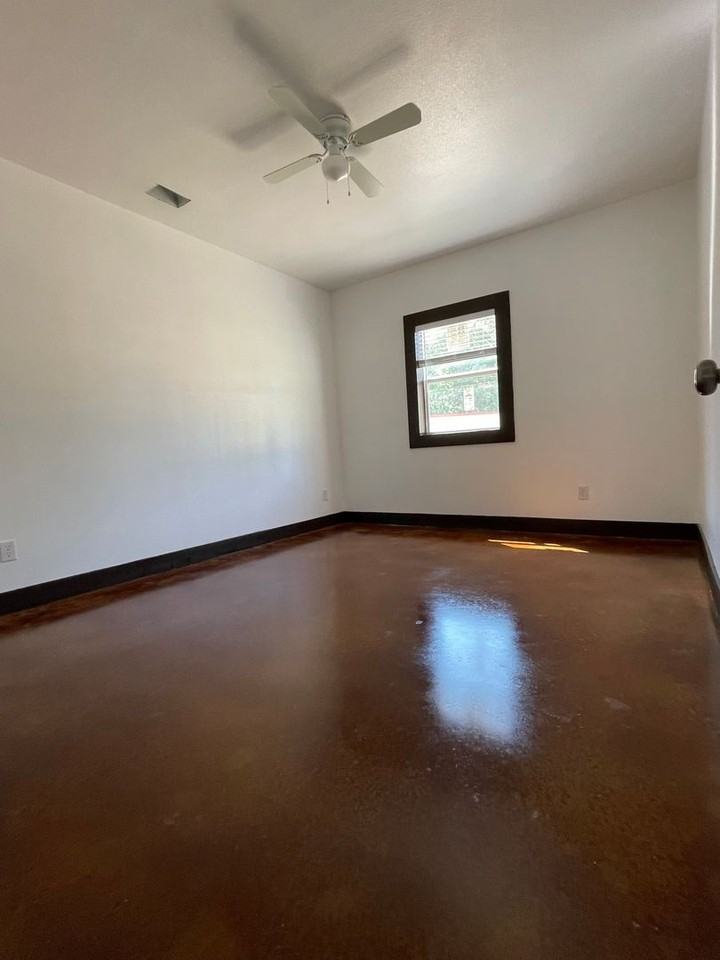 1006 Deer Ln - Photo 7 of 16