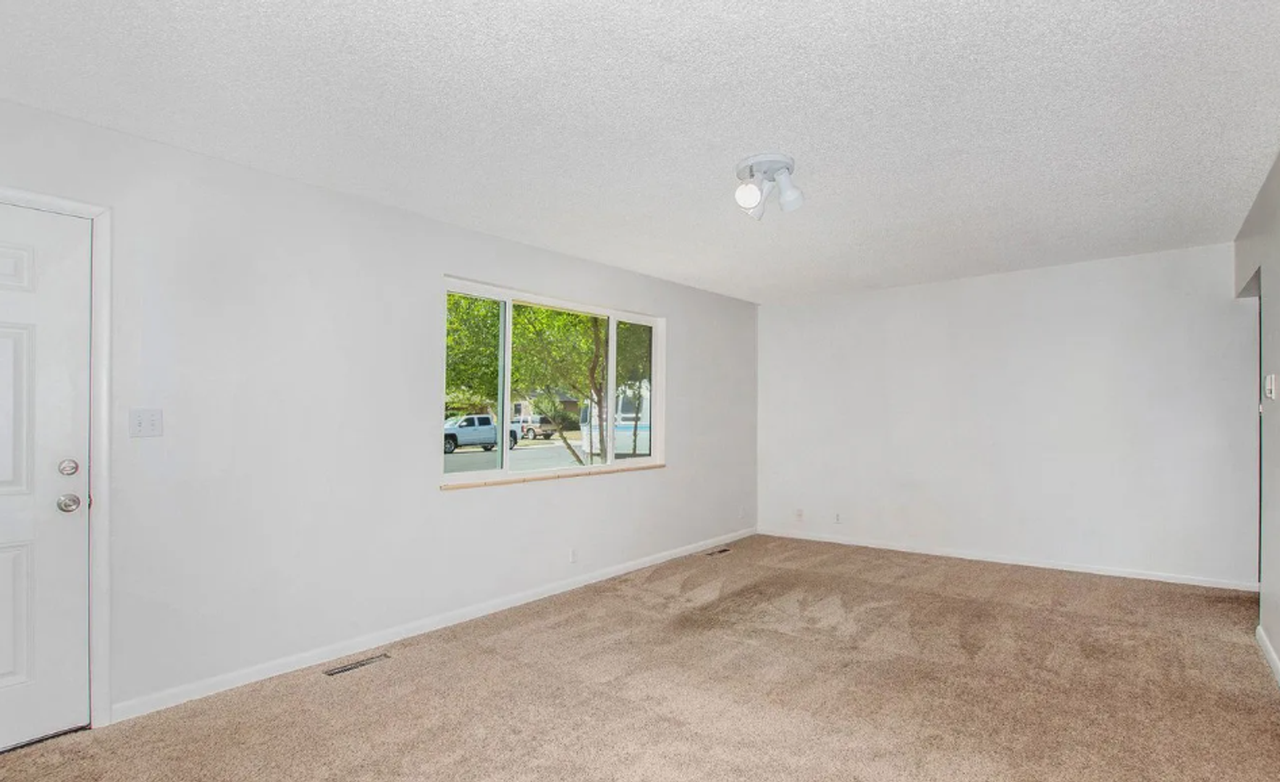 1920 Springfield Dr - Photo 2 of 24