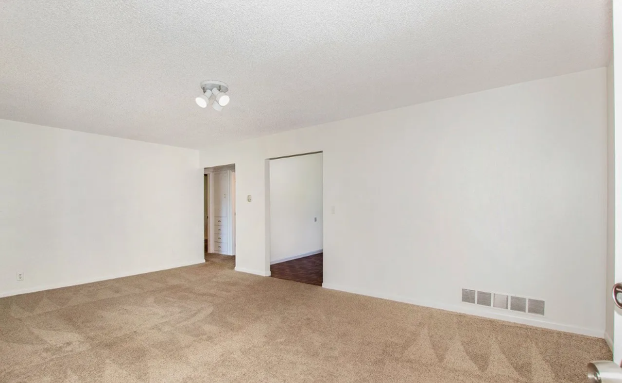 1920 Springfield Dr - Photo 3 of 24