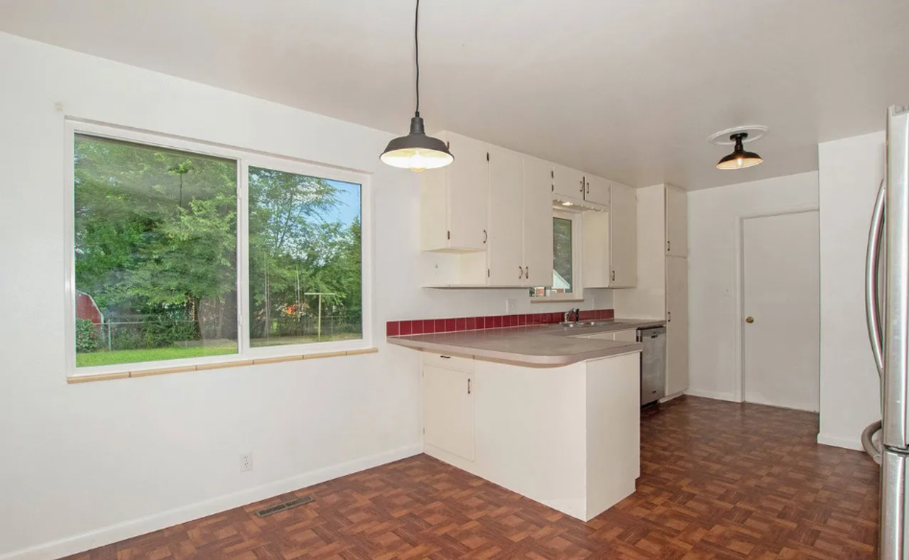 1920 Springfield Dr - Photo 4 of 24