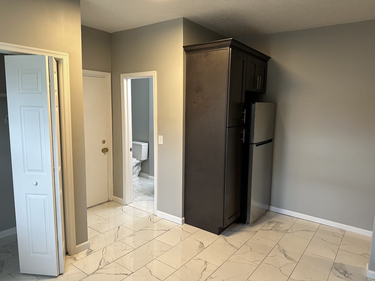 1128 S Valley Ave #1stFL - Photo 3 of 15