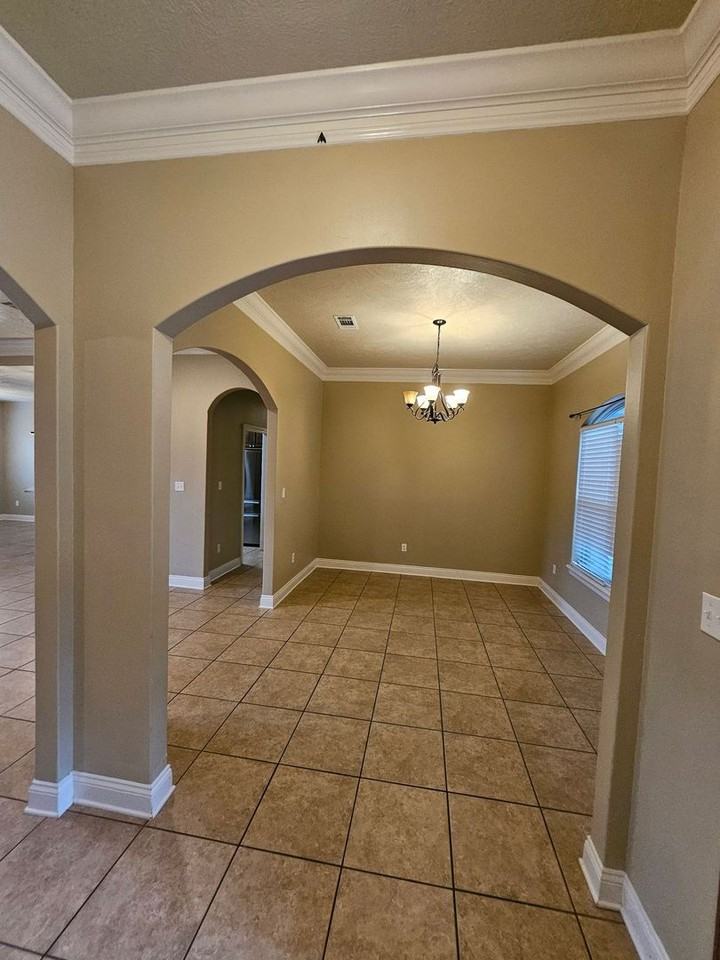 516 Woodland Pkwy - Photo 4 of 40