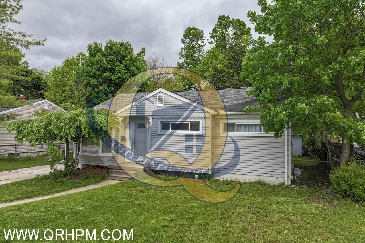 708 Elmwood Dr - Photo 2 of 19