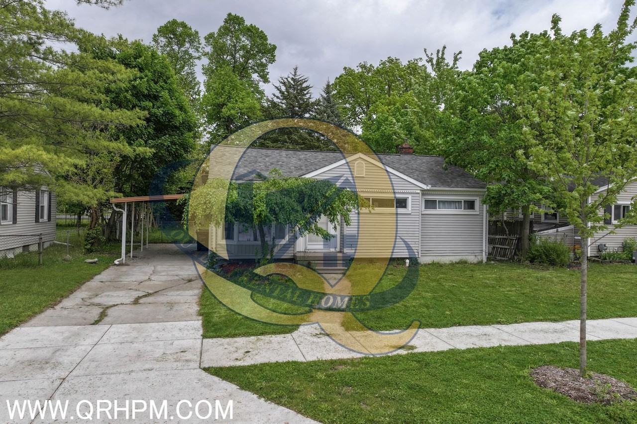 708 Elmwood Dr - Photo 3 of 19