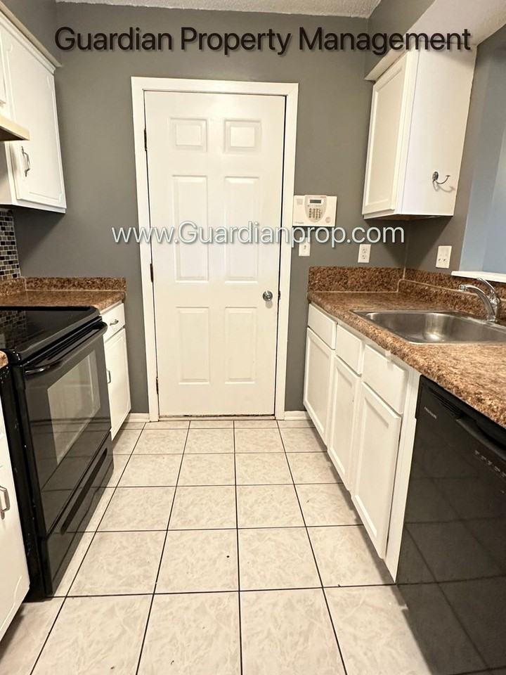 8411 Yates Ave N - Photo 3 of 19