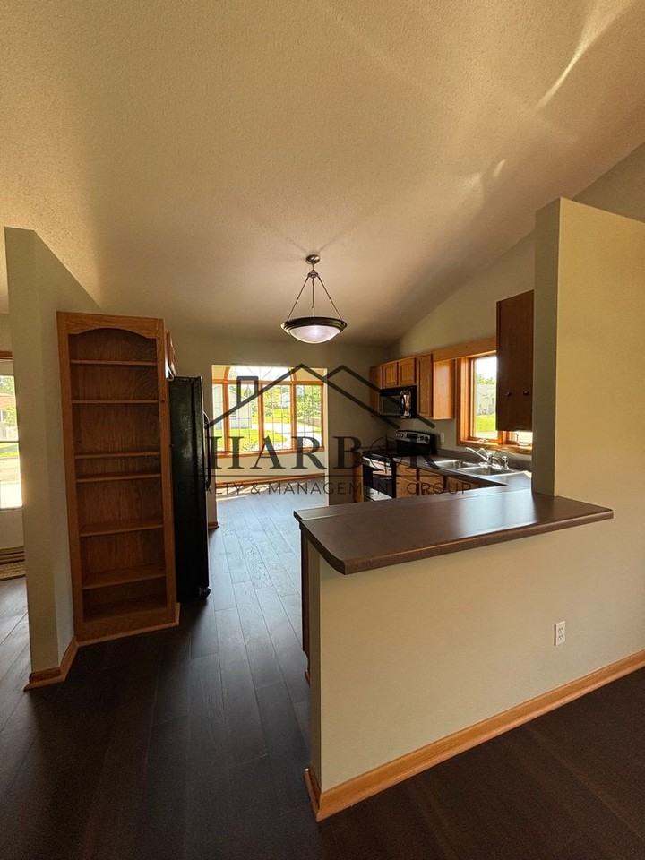 1002 27th St Sw - Photo 2 of 20