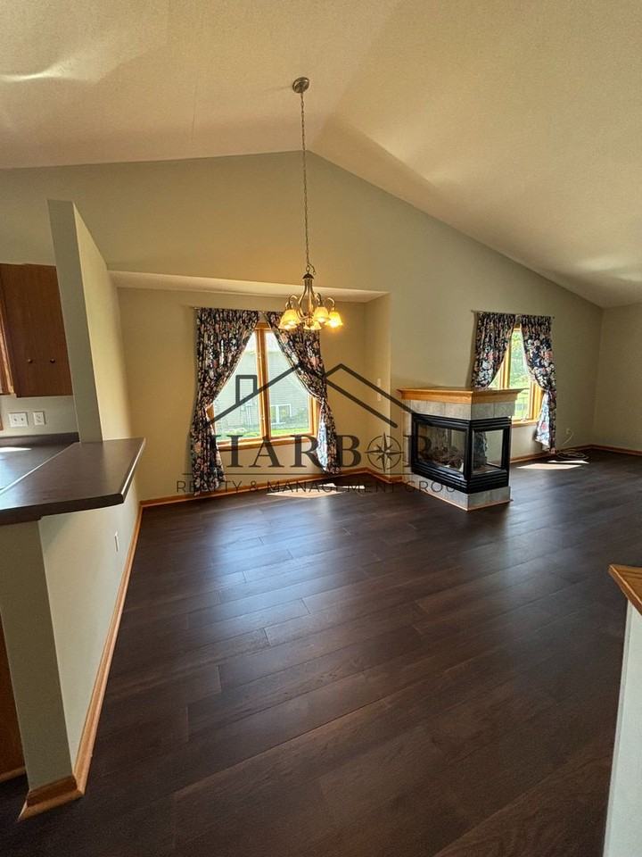1002 27th St Sw - Photo 3 of 20