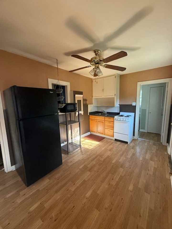 891 1/2 Davis Dr - Photo 4 of 10