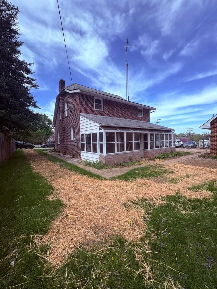 511 S Yale St - Photo 2 of 25