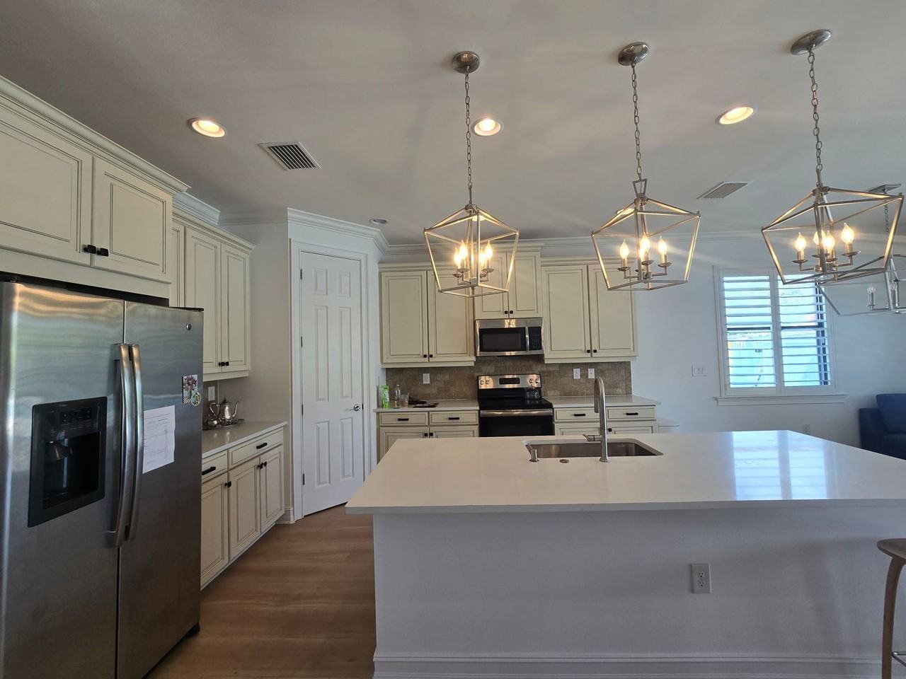 1453 Alhambra Dr - Photo 2 of 34