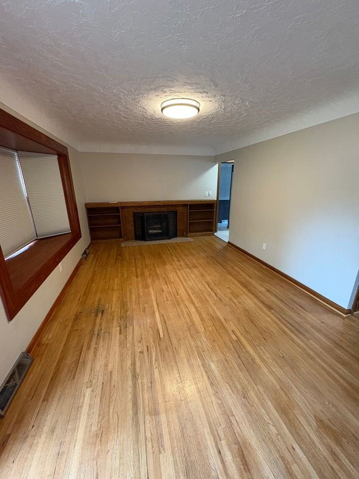 3201 Pridemore Dr - Photo 2 of 17