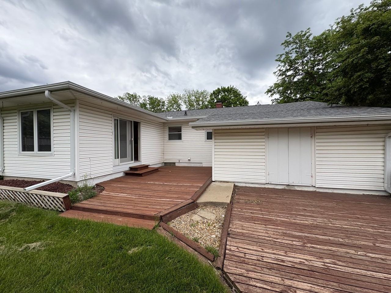 3201 Pridemore Dr - Photo 5 of 17