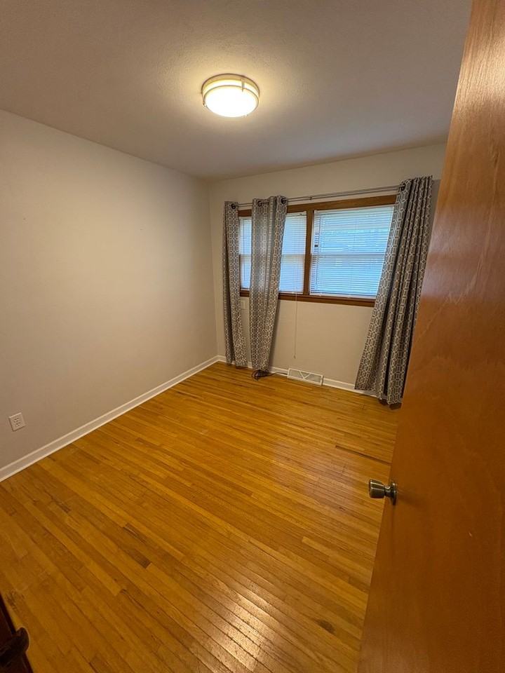 3201 Pridemore Dr - Photo 6 of 17
