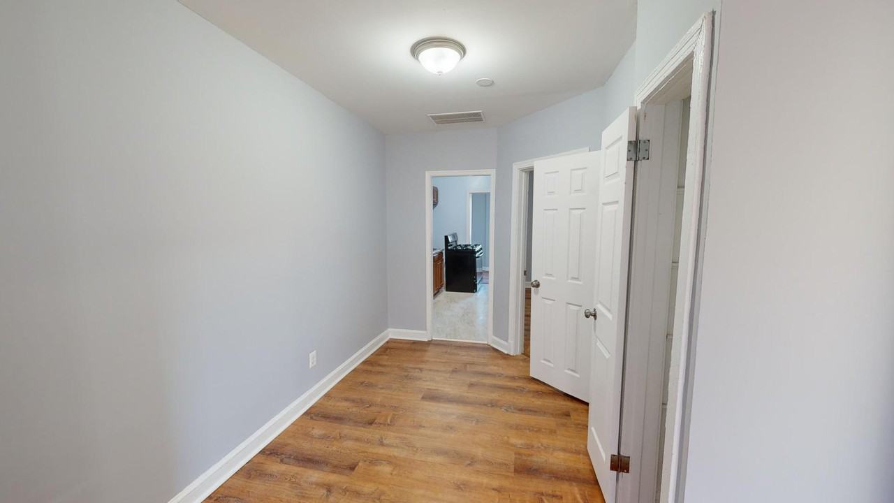 444 Mellon St Se #4 - Photo 3 of 11